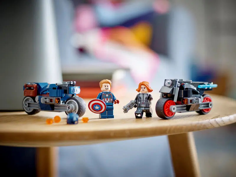 LEGO: Marvel Black Widow and Captain America Motorcycles